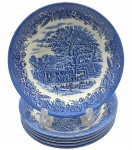 CHURCHILL ENGLAND - Parte de serviço de jantar com 06 pratos fundos, em porcelana inglesa estampada em azul cobalto com motivos florais e vegetalistas, e cenário com construções rurais tipicamente inglesas. Medidas: 20 cm (diâm.).
