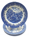 CHURCHILL ENGLAND - Parte de serviço de jantar com 06 pratos rasos, em porcelana inglesa estampada em azul cobalto com motivos florais e vegetalistas, e cenário com trabalhadores rurais. Medidas: 24 cm (diâm.).
