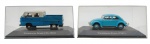 PLANETA DeAGOSTINI - COLEÇÃO CARROS INESQUECÍVEIS DO BRASIL - VOLKSWAGEN KOMBI CD (1981) E VOLKSWAGEN FUSCA (1961) - Lote com 2 miniaturas em escala 1/43, feitos em ferro, interior em plástico e pneus de borracha. Possuem base com nome, proteção em acrílico e encarte informativo. Abrangendo os veículos que fizeram parte da vida de um grande número de cidadãos brasileiros, os modelos da coleção contemplam lançamentos da indústria automotiva dos anos de 50, 60, 70, 80 e 90.