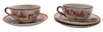 02 xícaras de chá e 03 pires para xícaras de chá, em porcelana japonesa casca de ovo adornada com coloridos motivos florais, vegetalistas e gueixas em suas galerias centrais. Medidas: 14 x 6 cm. Uma das xícaras com ínfimos bicados na borda.