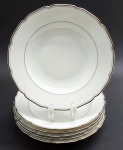 CT TIELSCH ALTWASSER, GERMANY - Parte de serviço de jantar com 06 pratos fundos, em porcelana alemã; faixas e filetes adornados na cor prata. Marca da manufatura na base. Numerados. Medidas: 24 cm (diâm.).