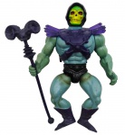 ESTRELA - OS MESTRES DO UNIVERSO - ESQUELETO - Antigo brinquedo colecionável do personagem Esqueleto, icônico personagem de Os Mestres do Universo, fabricado pela Estrela, licenciada da Mattel nos anos 80. Feito de plástico rígido com membros articulados. Medida: 15cm. Observação: Não possui os acessórios, contém desgastes e marcas de uso.