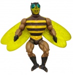 ESTRELA - OS MESTRES DO UNIVERSO - ABELHÃO - Antigo brinquedo colecionável do personagem Abelhão, icônico personagem de Os Mestres do Universo, fabricado pela Estrela, licenciada da Mattel nos anos 80. Feito de plástico rígido com membros articulados. Medida: 15cm. Observação: Não possui os acessórios, contém desgastes e marcas de uso, ausência de peças.