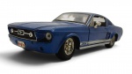 MAISTO - 1967 FORD MUSTANG - Miniatura do Ford Mustang 1967, da Maisto, escala 1/24, feito em metal com partes plásticas, rodas livres e partes móveis. Observação: Possui desgastes na pintura, marcas de uso, avarias (ausência do para-choque frontal, rodas com folgas dos eixos, retrovisores pouco soltos).