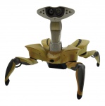 WOWWEE - ROBOQUAD - Robô de brinquedo, interativo e articulado lançado pela WowWee em 2007. Design futurista que se assemelha a uma aranha ou caranguejo mecânico com 4 pernas e sensores de luz e som, scanner infravermelho na cabeça e inteligência artificial. Medida: 34 x 24cm. Não testado, plástico amarelado, marcas e desgastes, ausência do controle.