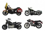 MAISTO - MOTOCICLETAS - Lote com 4 motocicletas, sendo 2 Harley Davidson, 1 Honda e 1 Triumph. Feitas de metal com partes plásticas. Medidas: 12cm aproximadamente. Possuem desgastes, marcas de uso e uma Harley Davidson com ausência de banco.