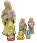 06 diferentes bibelôs de temática oriental, em porcelana policromada, representando sábios chineses e Budas, em diferentes tamanhos. Medidas: 15 x 6 cm; 4 x 2 cm.