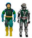 HASBRO - G.I. JOE (COMANDOS EM AÇÃO) - COBRA COMMANDER e BIOSFERA - Lote com 2 bonecos de ação Comandos em Ação, feitos pela Hasbro na década de 80 e 90. Feitos de plástico rígido e são articulados. Medida: 10cm aproximadamente. Possuem leves marcas e desgastes. Cobra sem um polegar.
