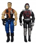 HASBRO - G.I. JOE (COMANDOS EM AÇÃO) - ABUTRE NEGRO e MERCER - Lote com 2 bonecos de ação Comandos em Ação, feitos pela Hasbro na década de 80 e 90. Feitos de plástico rígido e são articulados. Medida: 10cm aproximadamente. Possuem leves marcas e desgastes. Mercer com ausência dos polegares.