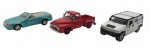 MAISTO - Lote com 3 miniaturas da Maisto, feitas em metal com partes plásticas, escala 1:35, partes móveis e pneus de borracha. Modelos: HUMMER H2, MERCEDES BENS 500SL e '53 FORD PICKUP. Podem conter ínfimas marcas e desgastes.