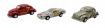SUNNYSIDE - Lote com 3 miniaturas em escala 1/36, sendo 2 Fuscas e 1 Pontiac. Feitos de metal com partes plásticas, rodas livres e portas móveis. Possuem desgastes, marcas de uso e ínfimos arranhões.