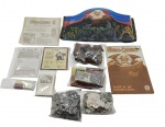 ESTRELA - HEROQUEST - JOGO DE TABULEIRO - HeroQuest foi lançado no Brasil em 1994 pela Estrela, tornando-se um clássico jogo de tabuleiro de RPG, com miniaturas, aventuras e um sistema de dungeon crawler que ainda encanta colecionadores e jogadores até hoje. Observação: Jogo incompleto. Diversas peças e tabuleiro ausentes. 