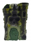 ESTRELA - OS MESTRES DO UNIVERSO - CASTELO DE GRAYSKULL - Antigo Castelo de Grayskull fabricado pela Estrela na década de 80. Estrutura em plástico rígido no formato do Castelo. Medida: 46cm. Castelo possui mecanismo de abertura tendo parte interna interativa. Observação: Possui pequenas avarias, marcas de uso e desgastes.