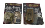 PLANETA DeAGOSTINI - GUIA PRÁTICO DE XADREZ HARRY POTTER - FASCÍCULOS 4 e 9 - Contém fascículos e 2 peças do xadrez.  O Guia Prático de Xadrez Harry Potter é uma coleção de fascículos e livros que ensina estratégias e táticas de xadrez inspiradas no universo de Harry Potter, abrangendo do fascículo 1 ao 81. O guia apresenta edições que combinam passo a passo, dicas práticas e ilustrações temáticas que conectam o jogo de xadrez ao mundo mágico de Hogwarts, tornando a aprendizagem mais envolvente para fãs e jogadores de xadrez. Observação: Possui ínfimas marcas, desgastes e amassados nos fascículos.