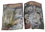 PLANETA DeAGOSTINI - GUIA PRÁTICO DE XADREZ HARRY POTTER - FASCÍCULOS 36 e 44 - Contém fascículos e 2 peças do xadrez.  O Guia Prático de Xadrez Harry Potter é uma coleção de fascículos e livros que ensina estratégias e táticas de xadrez inspiradas no universo de Harry Potter, abrangendo do fascículo 1 ao 81. O guia apresenta edições que combinam passo a passo, dicas práticas e ilustrações temáticas que conectam o jogo de xadrez ao mundo mágico de Hogwarts, tornando a aprendizagem mais envolvente para fãs e jogadores de xadrez. Observação: Possui ínfimas marcas, desgastes e amassados nos fascículos.