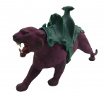 ESTRELA - MASTERS OF THE UNIVERSE - PANTHOR - Antigo boneco retratando o icônico Panthor, o felino roxo do Esqueleto, da clássica coleção He-Man e os Mestres do Universo dos anos 80. Acompanha a sela. O corpo roxo possui um acabamento aveludado, também chamado flocked. Medida: 25cm aproximadamente. Possui ínfimos desgastes e pequena avaria na sela.