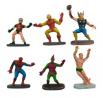 GULLIVER - SUPER-HERÓIS - Lote com 6 miniaturas de Super-Heróis da Gulliver, período dos anos 70/80, feitos em plástico e pintados à mão. Personagens em posições características individuais. São eles: Robin, Duende Verde, Namor, Homem-Aranha, Homem de Ferro e Thor. Medida: 8 a 10cm cada, aproximadamente. Possuem ínfimas marcas de uso e leves desgastes.