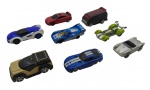 MAISTO - Lote com 8 miniaturas diversas em escala 1/64, feitas de metal com partes plásticas. Podem possuir desgastes e marcas de uso e ínfimas avarias.