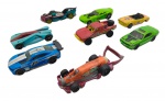 MATTEL - HOT WHEELS - Lote com 8 miniaturas diversas em escala 1/64, feitas de metal com partes plásticas. Podem possuir desgastes e marcas de uso e ínfimas avarias.