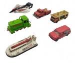 MATTEL - MATCHBOX - Lote com 6 miniaturas diversas em escala 1/64, feitas de metal com partes plásticas. Podem possuir desgastes e marcas de uso e ínfimas avarias.