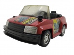 ESTRELA - TOP CAR TURBO - Antigo brinquedo retratando um carro, lançado na década de 80 pela Estrela. Funcionamento por pilhas. Feito de plástico rígido com funções interativas como sons de aceleração e buzina. Medida: 20cm. Observação: Não testado, desgastes e marcas de uso, pequena avaria no acrílico frontal e painel solto.