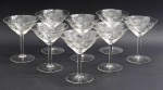 CRISTAL FRANCÊS SAINT-LOUIS - Conjunto com 08 elegantes taças para espumante em finíssimo cristal translúcido Saint-Louis, padrão "Manon"; gravadas com motivos de inspiração clássica e no estilo Império, com elaboradas guirlandas com ramagens; produção francesa, cerca de 1924-1930. Medidas: 14,5 x 12,5 cm.