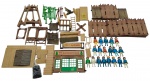 PLAYMOBIL - FORT-RANDALL - O Fort Randall é um conjunto de Playmobil com temática do Velho Oeste, representando um forte da cavalaria americana. Ele foi originalmente lançado pela Trol na década de 1980 e é parte da linha Western. Feito em plástico rígido. Acompanha alguns itens e bonecos. Possui leves desgastes, marcas de uso e algumas pequenas avarias. Não está completo.
