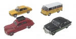 COLEÇÃO TÁXIS DO MUNDO - Lote com 4 miniaturas representando táxis que marcaram e marcam no Brasil o no mundo, modelos de carros que foram ou são usados como táxis por diversos países. Feitos em metal com partes plásticas, rodas livres pneus de borracha. Escala 1:43. Podem conter ínfimas marcas. Retrovisor da Kombi avariado.
