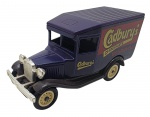 LLEDO DAYS GONE - Antiga miniatura de ferro com partes plásticas da Lledo, coleção Days Gone, feito na Inglaterra nos anos 80. Escala 1:50 / 1:64 (box scale). Retrata carro da Cadbury's Chocolate. Pode conter ínfimas marcas.