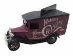 LLEDO DAYS GONE - Antiga miniatura de ferro com partes plásticas da Lledo, coleção Days Gone, feito na Inglaterra nos anos 80. Escala 1:50 / 1:64 (box scale). Retrata carro da Walkers Crisps. Pode conter ínfimas marcas.