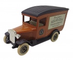 LLEDO DAYS GONE - Antiga miniatura de ferro com partes plásticas da Lledo, coleção Days Gone, feito na Inglaterra nos anos 80. Escala 1:50 / 1:64 (box scale).  Retrata carro de whisky Teacher's. Pode conter ínfimas marcas.