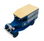 LLEDO - Antiga miniatura de ferro com partes plásticas da Lledo, coleção Days Gone, feito na Inglaterra nos anos 80. Escala 1:50 / 1:64 (box scale). Retrata carro da Lyons Bricks Ice Cream. Pode conter ínfimas marcas.
