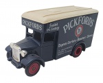 LLEDO - Antiga miniatura de ferro com partes plásticas da Lledo, coleção Days Gone, feito na Inglaterra nos anos 80. Escala 1:50 / 1:64 (box scale). Retrata carro Pickfords. Pode conter ínfimas marcas.