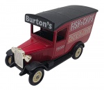 LLEDO DAYS GONE - Antiga miniatura de ferro com partes plásticas da Lledo, coleção Days Gone, feito na Inglaterra nos anos 80. Escala 1:50 / 1:64 (box scale). Retrata carro da Burton's.  Pode conter ínfimas marcas.