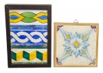 01 painel e 01 quadro emoldurados com antigos e diferentes azulejos de estética clássica portuguesa, adornados com elementos florais e geométricos; painel com três azulejos, quadro com um azulejo; em cerâmica esmaltada policromada. Medidas: 22 x 15 cm; 15,5 x 15,5 cm. Azulejos com desgaste natural nas bordas e pequenas fissuras no esmalte condizentes com peças antigas; molduras com desgastes.