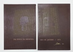 CARLOS SCLIAR (1920-2001) - RIO DE JANEIRO - SERIGRAFIA - Álbum "Em Busca da Memória - Rio de Janeiro 1874", Exemplar: 25/150, ano 1997. Com 10 serigrafias que remetem à iconografia e à memória urbana do Rio de Janeiro no século XIX (1874), com assinatura no canto inferior direito e número da tiragem no canto inferior esquerdo a lápis; sendo 09 serigrafias medindo 35 x 50 cm e 01 serigrafia medindo 70 x 50 cm. Possui textos de Olívio Tavares de Araújo (título: Scliar faz ver) e de Mozart Amaral, Presidente do Sesc-RJ (título: Duas Palavras); álbum acompanha luva. Medida do álbum (luva): 52 x 36,5 x 2 cm. Confeccionado artesanalmente no atelier Lithos Edições de Arte, em junho de 1997, no Rio de Janeiro. Luva e capa do álbum com algumas manchas.