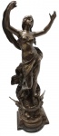 AUGUSTE MOREAU (1834-1917) - Escultura em bronze no estilo Art Nouveau intitulada: L'AIR (O Ar, em francês), com a representação de uma figura feminina com os braços levantados envolta em panos fluidos que transmitem movimento, e personificando o elemento ar. Base trabalhada com formas estilizadas de nuvens e asas, e apoiada sobre base de granito. Assinada. Medidas: 66 x 27 x 20 cm. É provável que a figura feminina estivesse originalmente segurando algum objeto, mas não podemos afirmar.