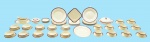 EMPIRE SHELTON IVORY, ENGLAND - Parte de serviços de jantar e chá, ano 1936, com 68 itens no total, sendo: 02 travessas ovais de diferentes tamanhos, 01 molheira, 01 açucareiro, 01 terrina, 07 bowls para sobremesa, 09 consomês, 10 pires para consomê, 06 pratos de sobremesa quadrados, 10 pratos rasos, 10 xícaras de chá e 11 pires para xícaras de chá. Em porcelana inglesa na cor marfim e adornados com faixa na cor vinho e filetes dourados. Informação sobre ano de fabricação e numeração no verso. OBS: A Empire Shelton Ivory é uma porcelana vintage, produzida pela Empire Porcelain Co. Ltd. em North Staffordshire, Inglaterra, muito popular entre as décadas de 1930 e 1950. Medidas:27 x 26 cm; 12 x 5 cm. Um pires para consomê com fios de cabelo.