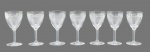 CRISTAL FRANCÊS SAINT-LOUIS - Conjunto com 07 elegantes taças em finíssimo cristal translúcido Saint-Louis, padrão Manon; gravadas com motivos de inspiração clássica e no estilo Império; borda com padrão de chaves gregas e elaboradas guirlandas com ramagens; produção francesa, cerca de 1924-1930. Medidas: 15 x 7 cm.