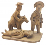 MESTRE VITALINO (1909-1963) - ARTE POPULAR - Grupo escultórico representando três cangaceiros. Mestre Vitalino foi um renomado ceramista brasileiro, nascido em Caruaru, Pernambuco, cujas obras eram inspiradas na cultura, folclore e tradição do povo nordestino. Em barro cozido; assinado na base. Medidas: 18 x 16 x 10 cm. Chapéu do cangaceiro montado à cavalo com danos; ínfimos bicados na base.
