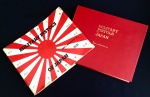 livro - Military Pistols of Japan - Fred L. Honeycutt Jr. - Julin Books - 1985 - idioma inglês - 167 p. - capa dura com sobrecapa com as bordas danificadas com restauros de fita adesiva - miolo com as folhas levemente amareladas - anotações de antigo dono na folha de guarda e folha de rosto - (22,5X28,5) cm.