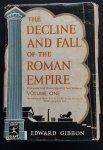 livro - The Decline and Fall of The Roma Empire - volume 1 (A. D. 180-476) - Edward Gibbon -  The Modern Library - s/d - idioma inglês - 1303 p. - capa dura em ótimo estado - sobrecapa com marcas do tempo-miolo levemente amarelado - (21x14)cm.