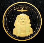 Moeda Ilhas Salomão - 50 Cents 2024 - 38gr - 45mm - Níquel Preto e Revestimento seletivo de Ouro - Séries: Egito Antigo - Hatshepsut - Rei Charles III - Com Certificado.