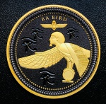 Moeda Ilhas Salomão - 50 Cents 2024 - 38gr - 45mm - Níquel Preto e Revestimento seletivo de Ouro - Séries: Egito Antigo - Ba Bird - Rei Charles III - Com Certificado.