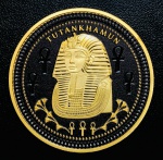 Moeda Ilhas Salomão - 50 Cents 2024 - 38gr - 45mm - Níquel Preto e Revestimento seletivo de Ouro - Séries: Egito Antigo - Tutankhamun - Rei Charles III - Com Certificado.