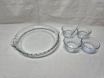 Travessa redonda em vidro temperado com 4 cumbucas em vidro. Medindo a travessa 25cm x 5cm de altura.