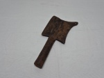 Antigo cutelo em ferro. Medindo 26cm de comprimento.