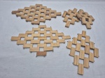 Lote de 5 descansos de panela em madeira clara. Medindo o maior 30cm x 18,5cm.