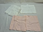 Lote de 5 guardanapos em tecidos e modelos diversos. Medindo o rosa 40cm x 40cm.