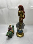 Lote de 2 esculturas, sendo um em gesso e uma terracota. Medindo a maior 32cm de altura.